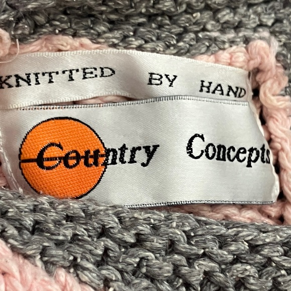 Pink and Gray Knit Vest - Picture 6 of 8